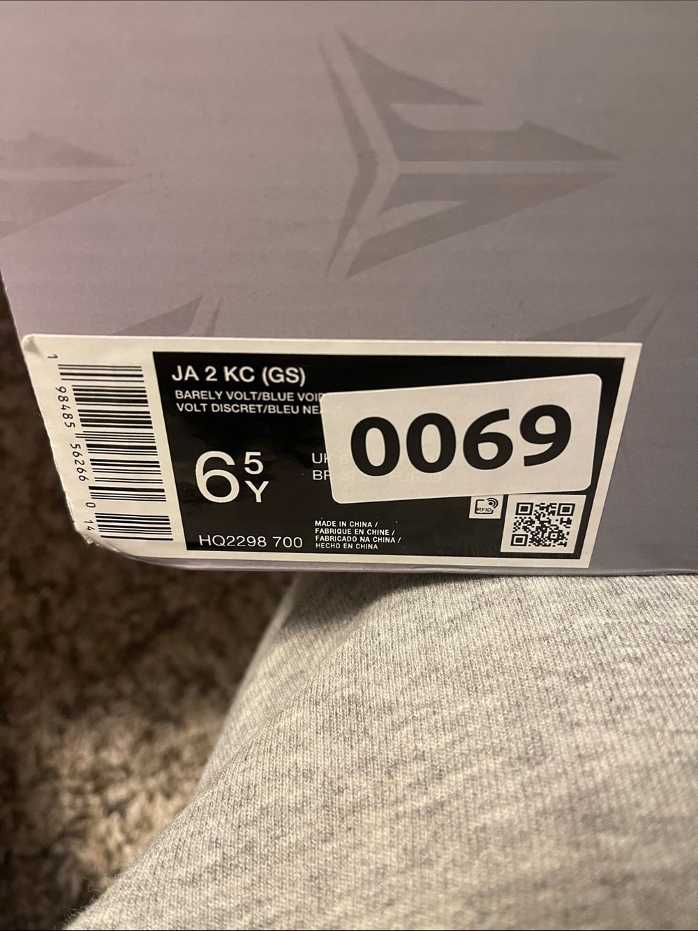 Nike JA 2 KC (GS) Kids Sneakers in Barely Volt / Blue